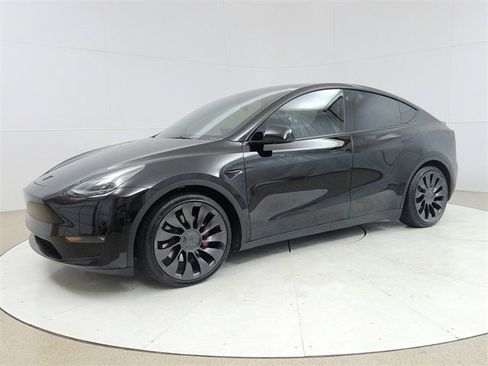 Used 2023 Tesla Model Y Performance image 3