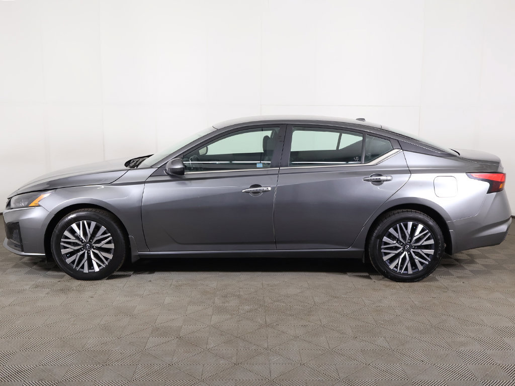 Used 2023 Nissan Altima 2.5 SV AWD/4WD image 14