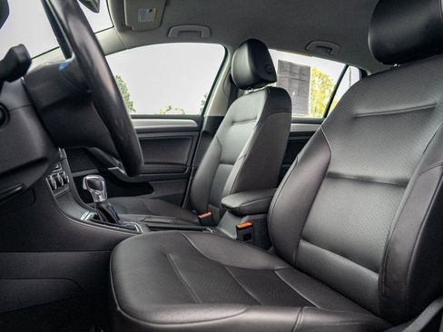 Used 2016 Volkswagen e-Golf SEL Premium image 26