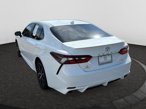 Used 2023 Toyota Camry SE image 3
