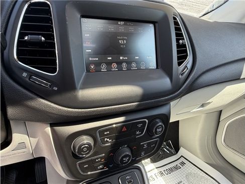 Used 2020 Jeep Compass Latitude AWD/4WD image 36