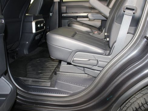 Certified 2024 Ford Expedition XLT image 11