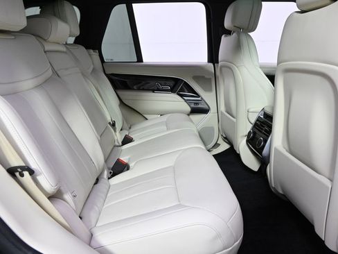 Used 2025 Land Rover Range Rover SE AWD/4WD image 18