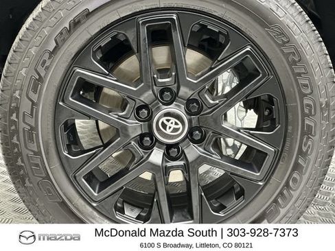 Used 2025 Toyota Tundra Limited AWD/4WD image 10