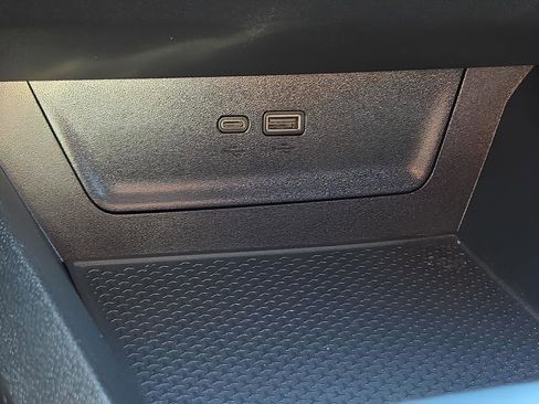 Used 2025 Chevrolet Equinox LT w/ Convenience Package II image 16