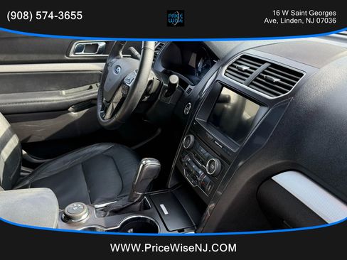 Used 2017 Ford Explorer XLT w/ Equipment Group 202A image 24