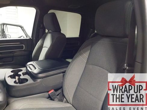 Used 2024 RAM 2500 Big Horn w/ Sport Appearance Package image 4