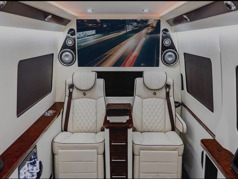 Used 2019 Mercedes-Benz Sprinter 2500 w/ Premium Package image 6