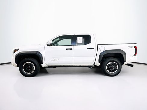 Used 2025 Toyota Tacoma TRD Off-Road image 4