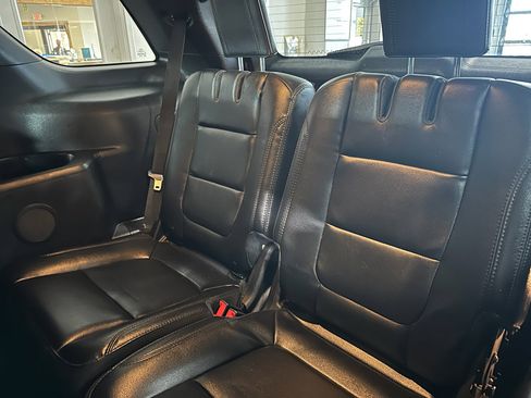 Used 2017 Ford Explorer XLT w/ Equipment Group 202A image 10