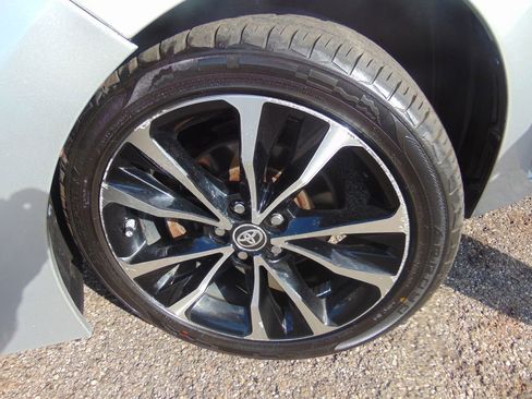 Used 2017 Toyota Corolla SE image 26