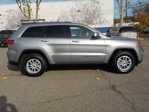 Used 2020 Jeep Grand Cherokee Laredo image 4