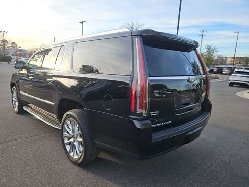 Used 2019 Cadillac Escalade ESV Luxury image 3