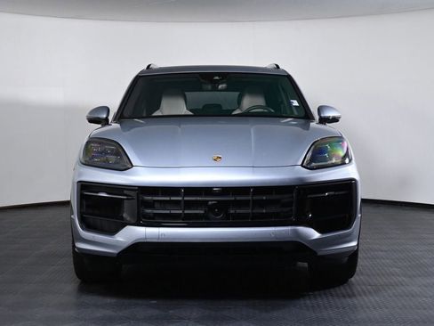 Certified 2025 Porsche Cayenne GTS AWD/4WD image 10