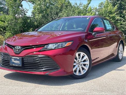 Used 2019 Toyota Camry LE FWD image 2