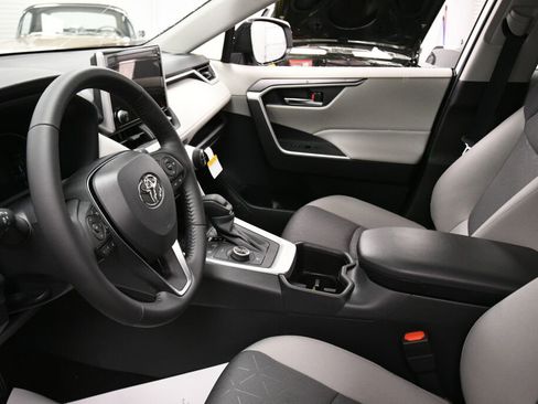 Used 2025 Toyota RAV4 XLE w/ Convenience Package image 20