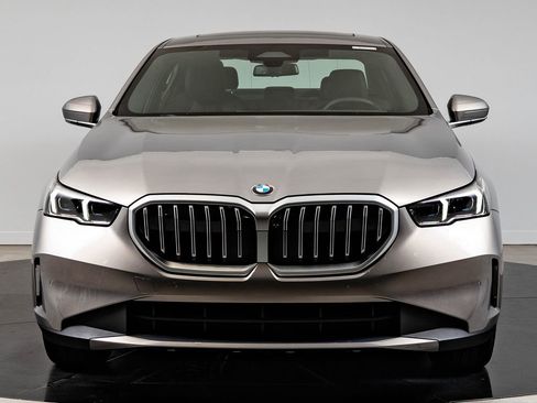 Certified 2025 BMW 530i xDrive w/ Premium Package AWD/4WD image 2