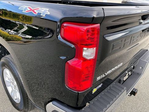 Used 2023 Chevrolet Silverado 1500 LT AWD/4WD image 33
