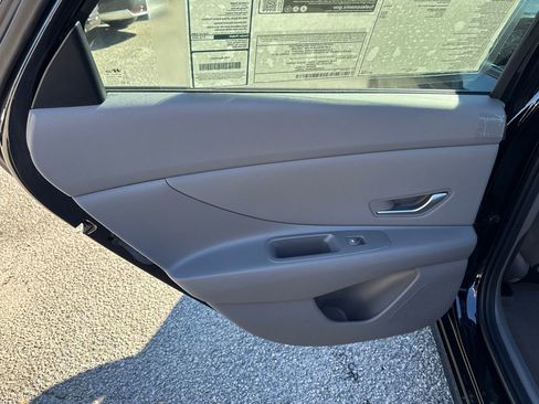 New 2025 Hyundai Elantra SEL image 12