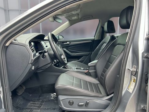 Used 2024 Volkswagen Jetta SE FWD image 11
