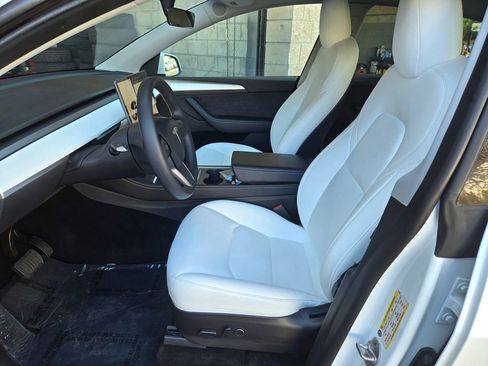 Used 2023 Tesla Model Y Long Range image 15