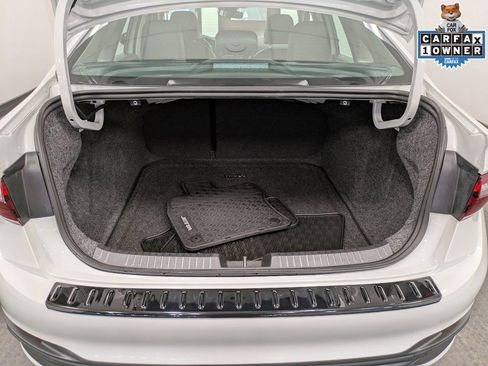 Used 2024 Volkswagen Jetta SE w/ Black Wheel Package image 26