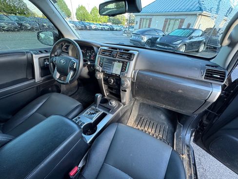 Used 2020 Toyota 4Runner SR5 Premium AWD/4WD image 9