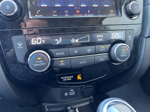 Used 2018 Nissan Rogue SV AWD/4WD image 22