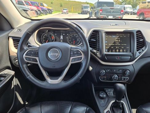 Used 2017 Jeep Cherokee Limited AWD/4WD image 17