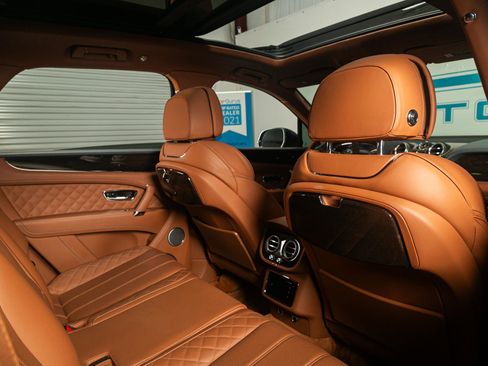 Used 2019 Bentley Bentayga AWD/4WD image 10