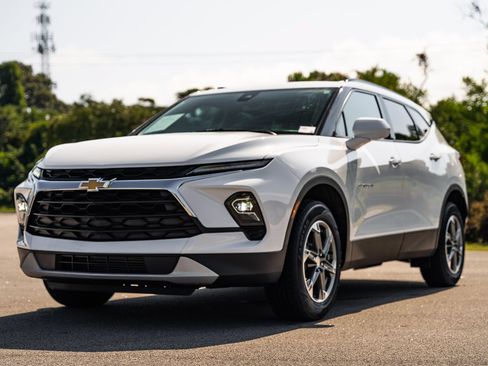 Used 2024 Chevrolet Blazer LT w/ Convenience Package FWD image 3