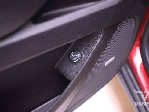 Used 2019 Chevrolet Traverse RS image 19