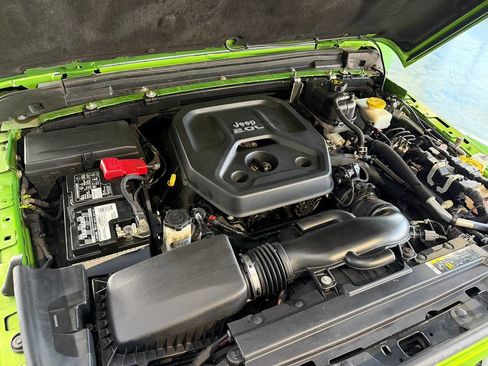 Used 2019 Jeep Wrangler Unlimited Sahara image 36