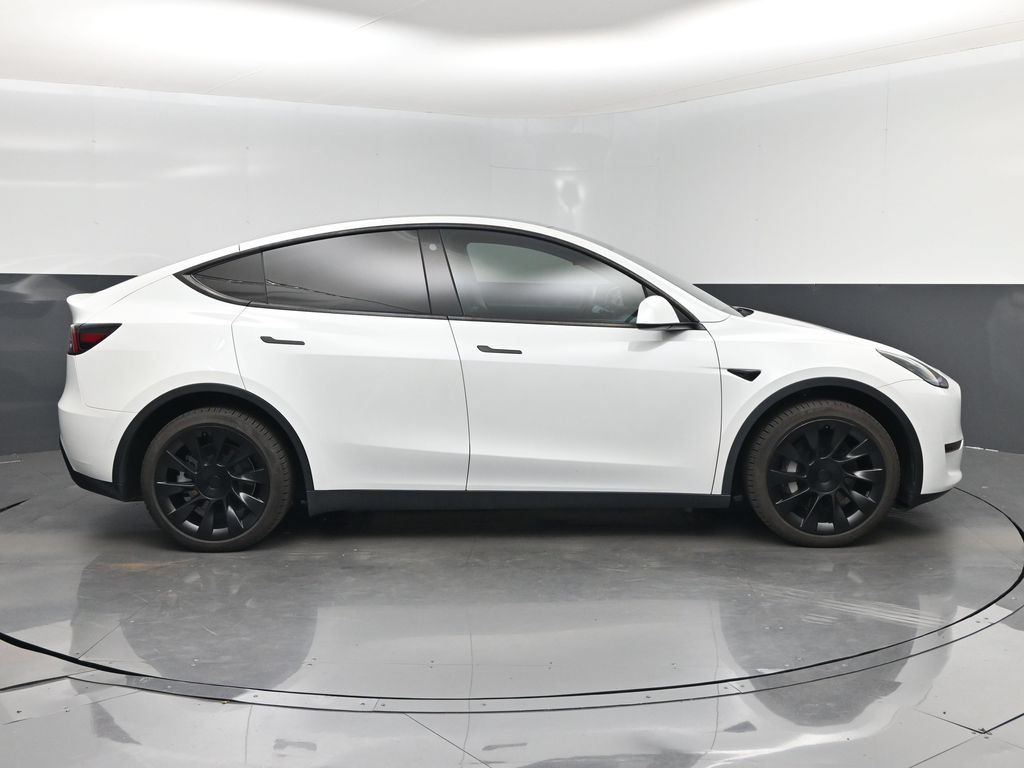 Used 2022 Tesla Model Y Long Range AWD/4WD image 2