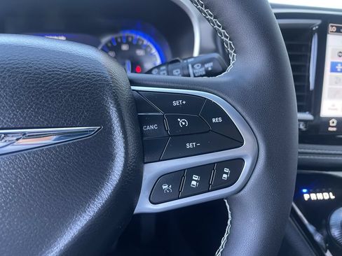 New 2026 Chrysler Pacifica Select FWD image 35