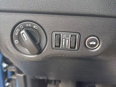 Used 2023 Dodge Charger SXT RWD image 19