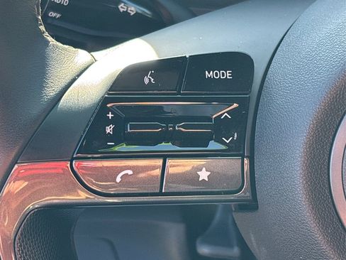 Certified 2025 Hyundai Elantra Sport image 28