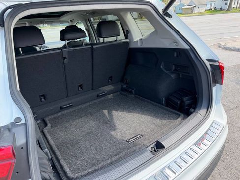 Used 2021 Volkswagen Tiguan SEL AWD/4WD image 21