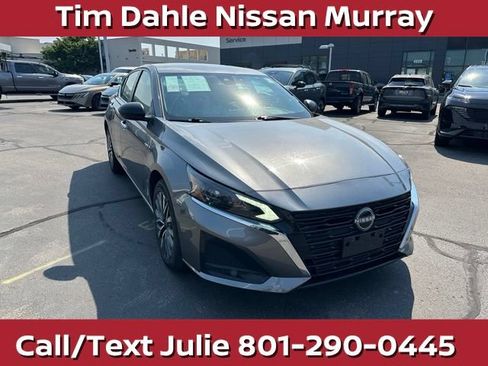 Used 2024 Nissan Altima 2.5 SV AWD/4WD image 3