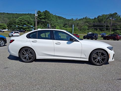 Used 2022 BMW 330i xDrive Sedan w/ M Sport Package image 12