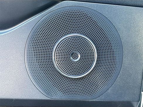 Used 2023 Ford Expedition Max XLT image 19