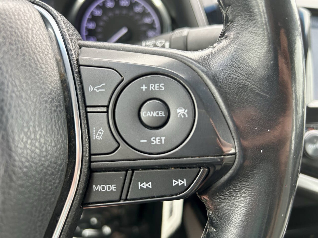 Used 2018 Toyota Camry SE FWD image 19