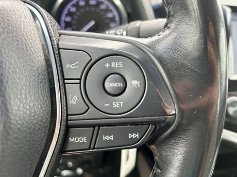 Used 2018 Toyota Camry SE FWD image 19