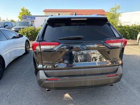 Used 2021 Toyota RAV4 XLE Premium AWD/4WD image 14