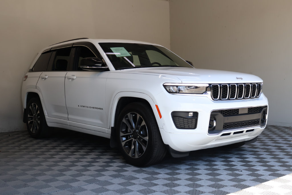 Used 2025 Jeep Grand Cherokee Overland w/ Luxury Tech Group IV AWD/4WD image 6
