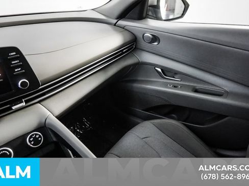 Used 2025 Hyundai Elantra SE image 38