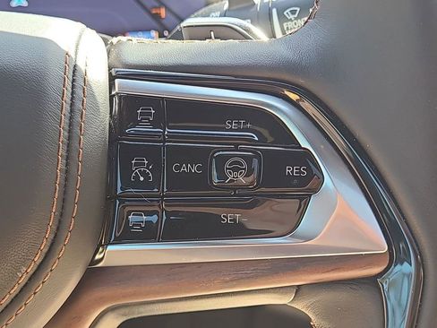 Used 2025 Jeep Grand Cherokee Summit image 35