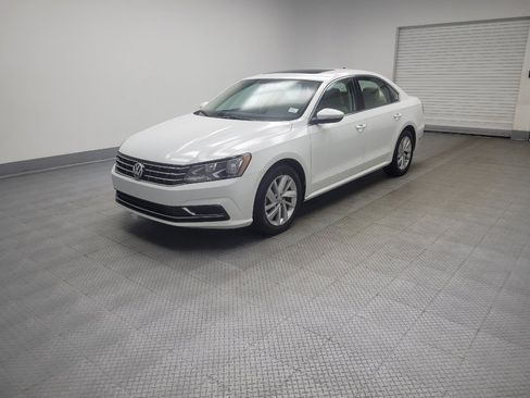 Used 2018 Volkswagen Passat 2.0T SE FWD image 2