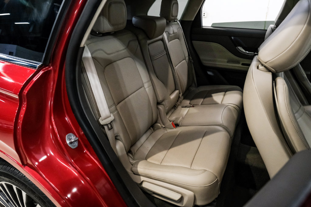 Used 2022 Lincoln Corsair AWD w/ Premium Package image 36