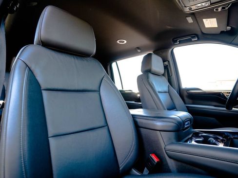Certified 2025 Chevrolet Suburban LT AWD/4WD image 16